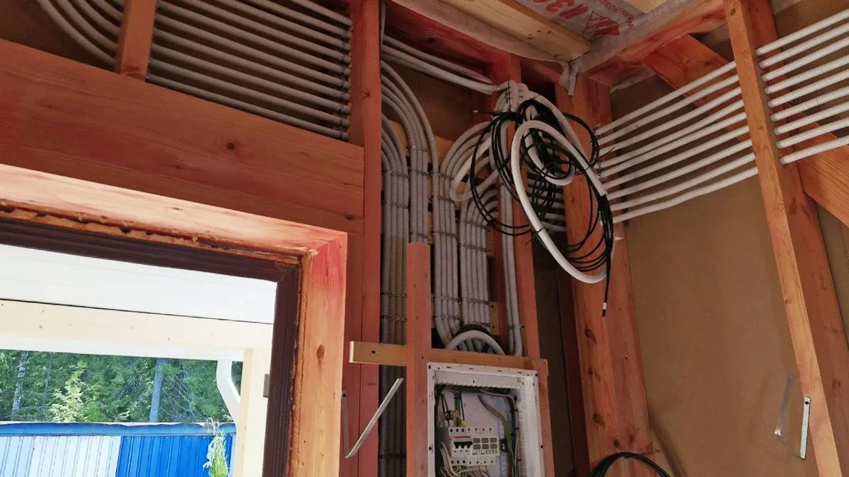 Монтаж электрики в каркасном доме